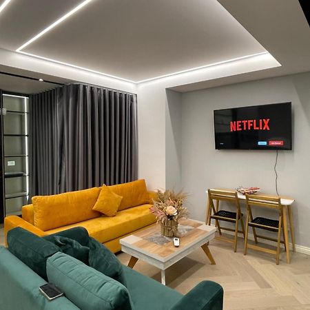 Luxury One Bedroom Apartment Тирана Екстериор снимка