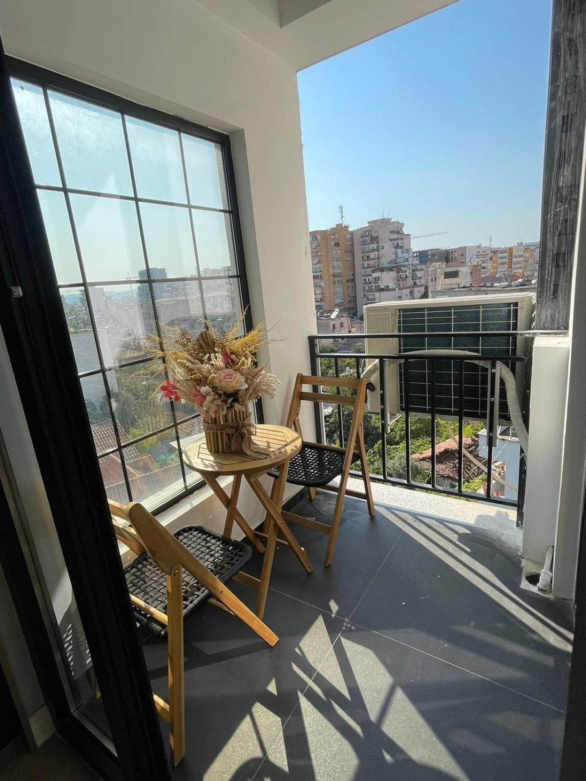 Luxury One Bedroom Apartment Тирана Екстериор снимка